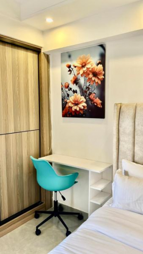 Cozy Elegant Studio